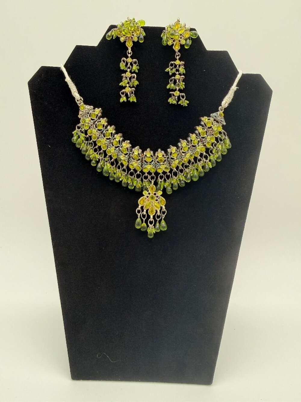 Green Kundan Necklace & Earring Set – Handcrafted Indian Jewelry